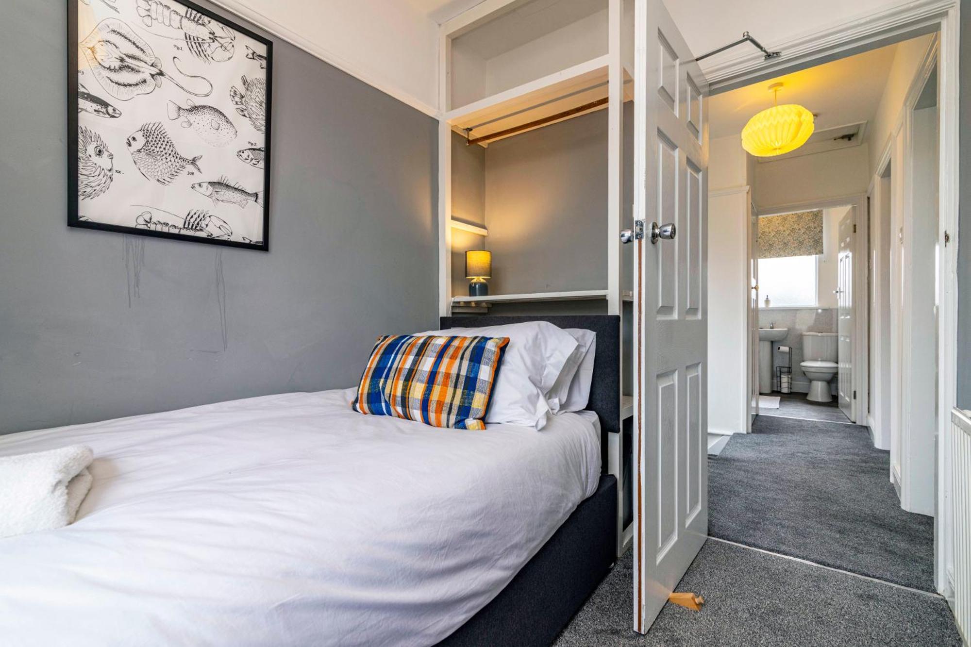 Lovely 4Bdr Home- Off Street Parking Sleeps 7 Nottingham Kültér fotó