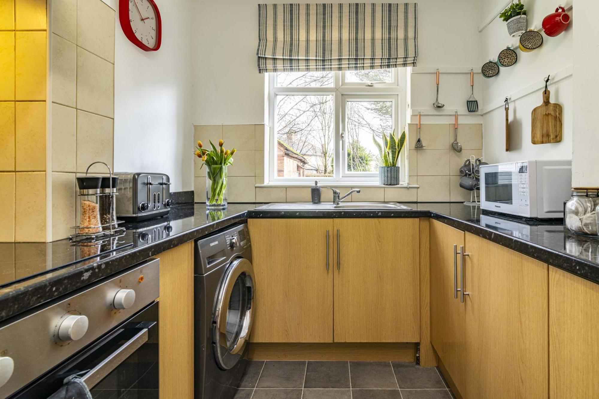 Lovely 4Bdr Home- Off Street Parking Sleeps 7 Nottingham Kültér fotó