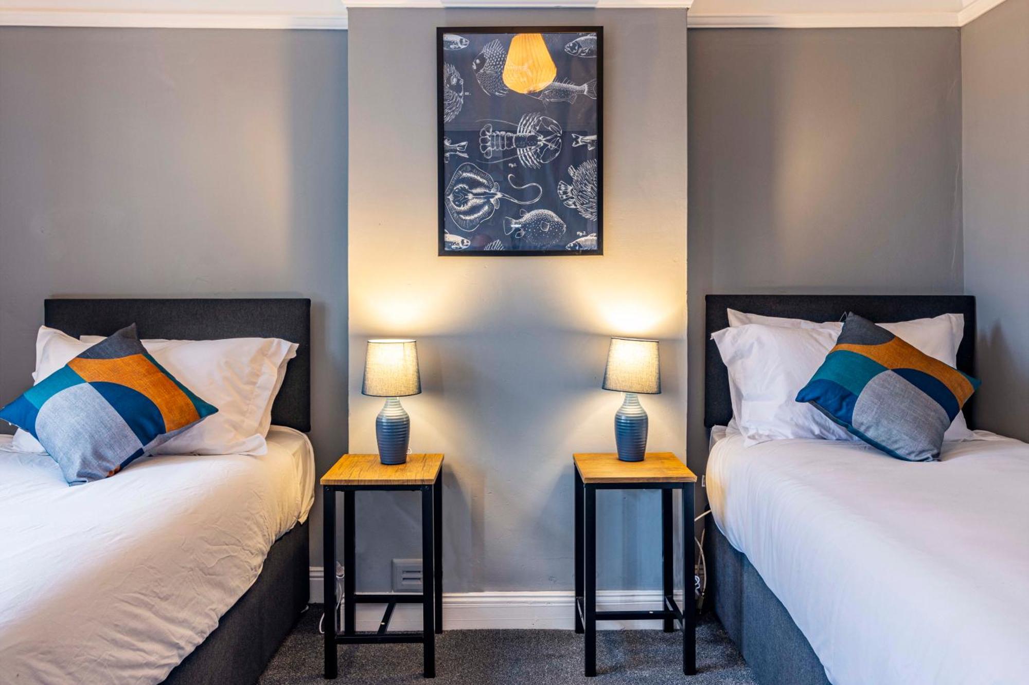 Lovely 4Bdr Home- Off Street Parking Sleeps 7 Nottingham Kültér fotó